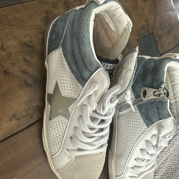 Vintage Havanas White and Blue pebble Sneakers - Picture 2 of 5